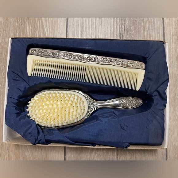 NEVER BEEN USED SILVER PLATED DRESSER SET 1 PIECE BRUSH AND 1 PIECE COMB. - Picture 2 of 3